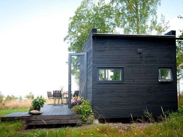 The Extra House at the Summer Place