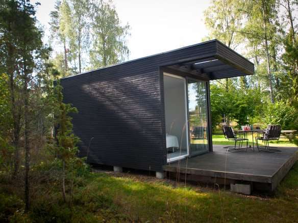 The Extra House at the Summer Place