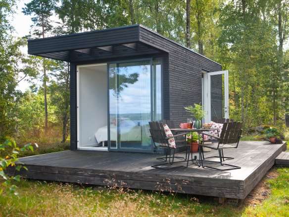 The Extra House at the Summer Place