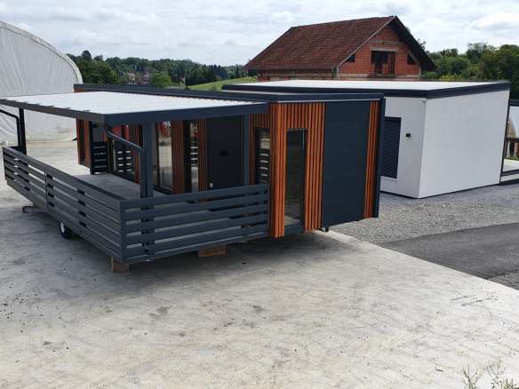 Leona 33 with terrace