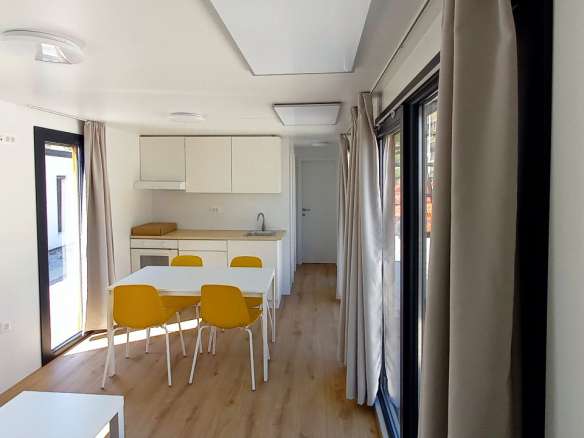 Leona 33 with terrace