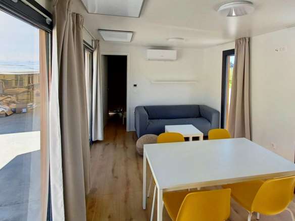 Leona 33 with terrace
