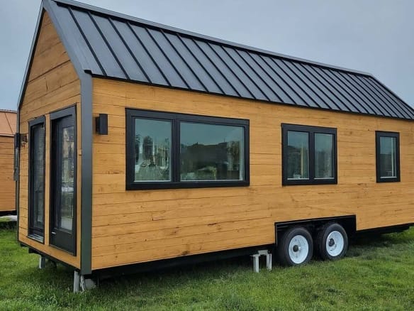 MK740 Single Storey – 19m2 with included furniture