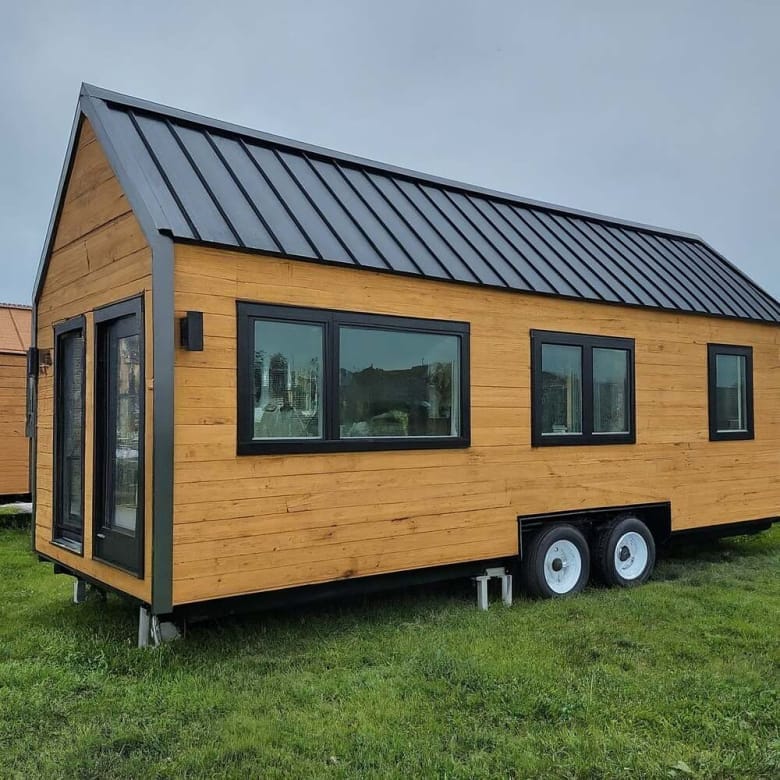MK740 Single Storey – 19m2 with included furniture
