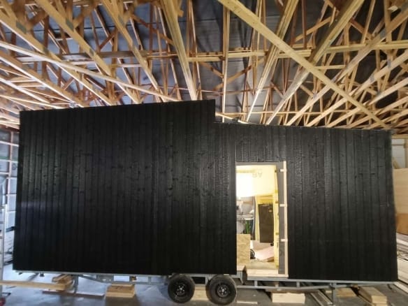Tiny House Loft Baltic Tiny House – Esterno in legno bruciato