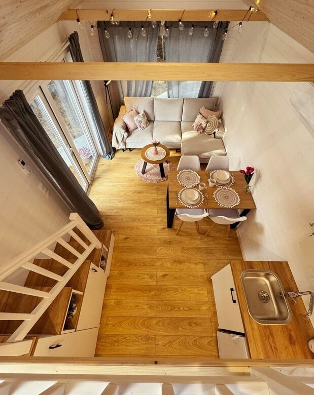 SMILE- Delightful, bright & spacious tiny living