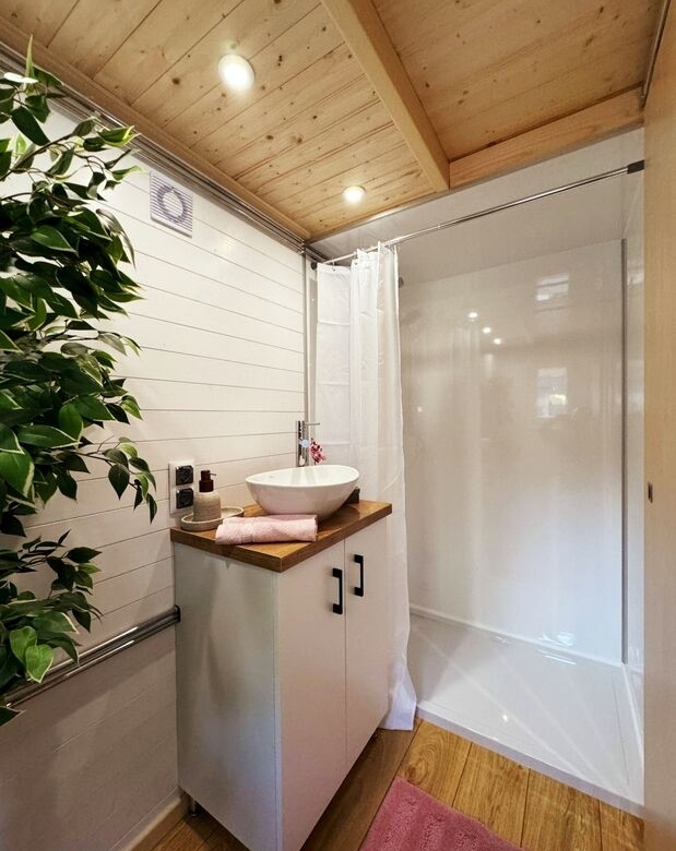 SMILE- Delightful, bright & spacious tiny living