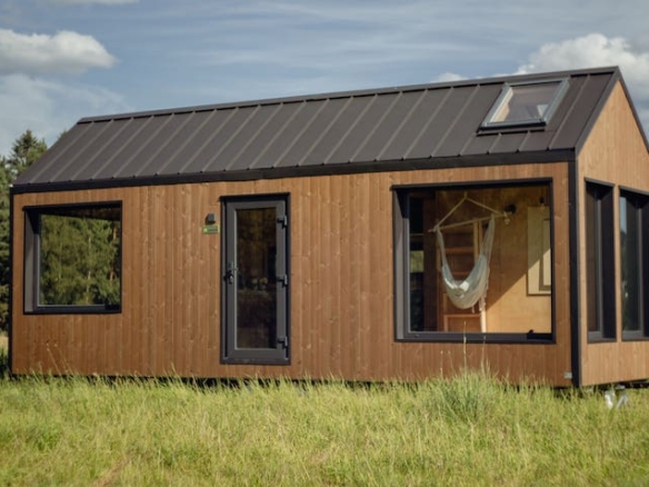JULIA-Slow life philosophy with peaceful charm