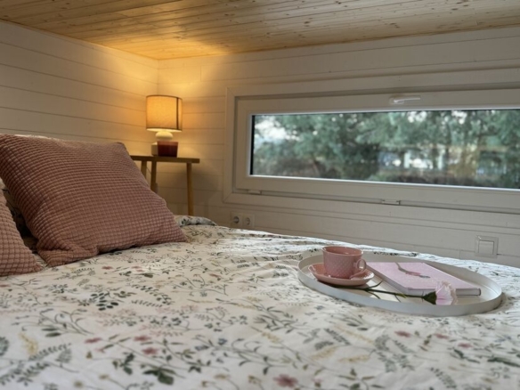 SMILE- Delightful, bright & spacious tiny living