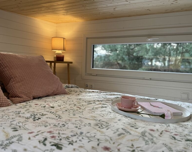 SMILE- Delightful, bright & spacious tiny living