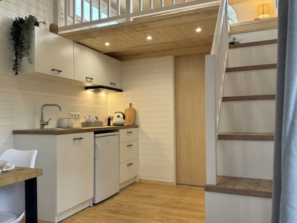 SMILE- Delightful, bright & spacious tiny living