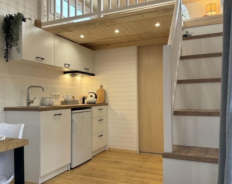 SMILE- Delightful, bright & spacious tiny living