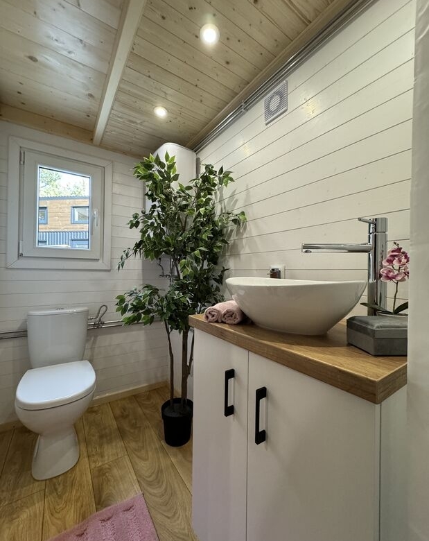 SMILE- Delightful, bright & spacious tiny living
