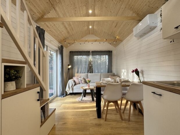 SMILE- Delightful, bright & spacious tiny living