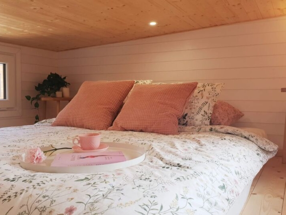 SMILE- Delightful, bright & spacious tiny living