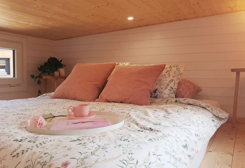 SMILE- Delightful, bright & spacious tiny living