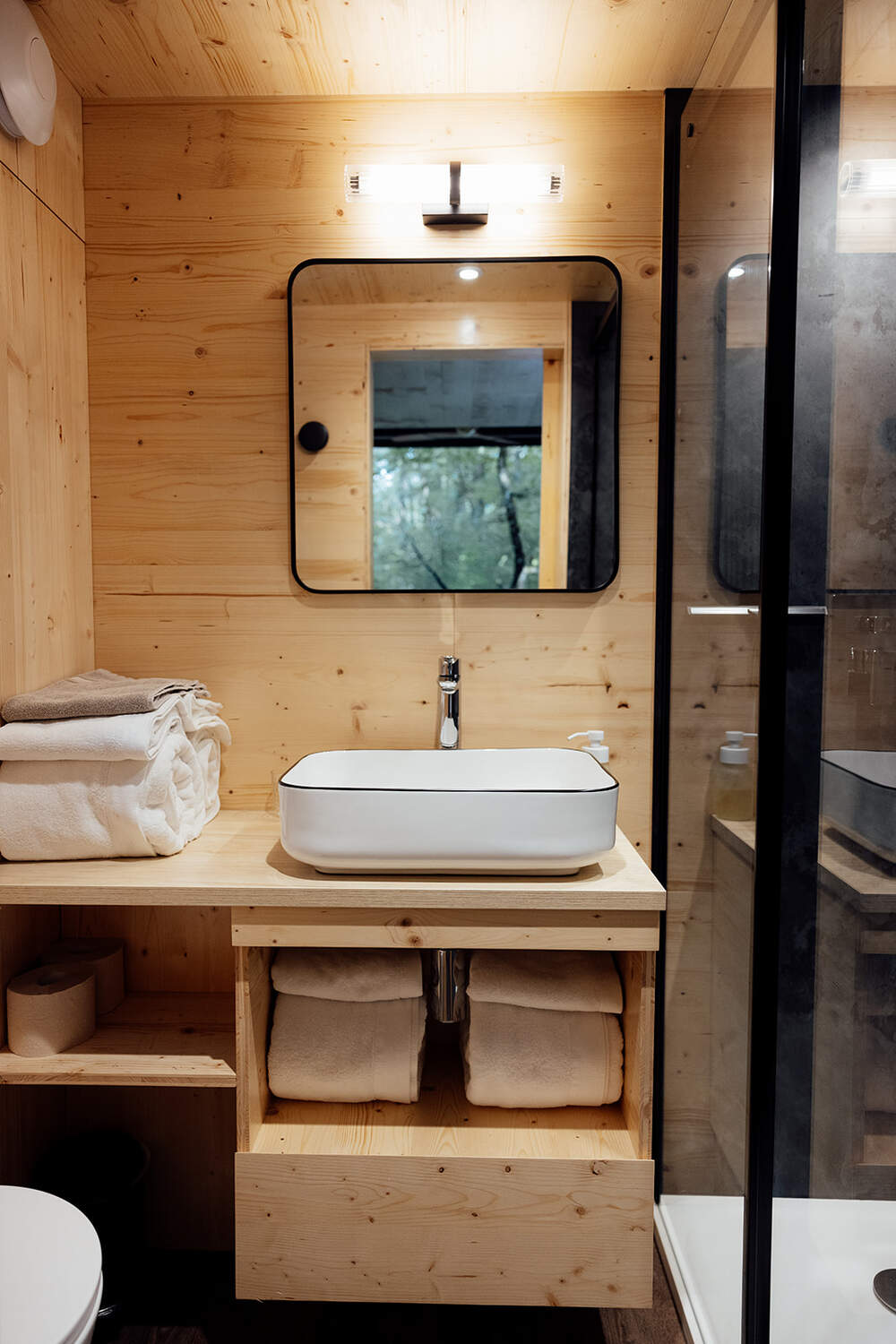 parenthese-33_websize_processed_by_imagy TINY HOUSE FAMILY 4 PAX