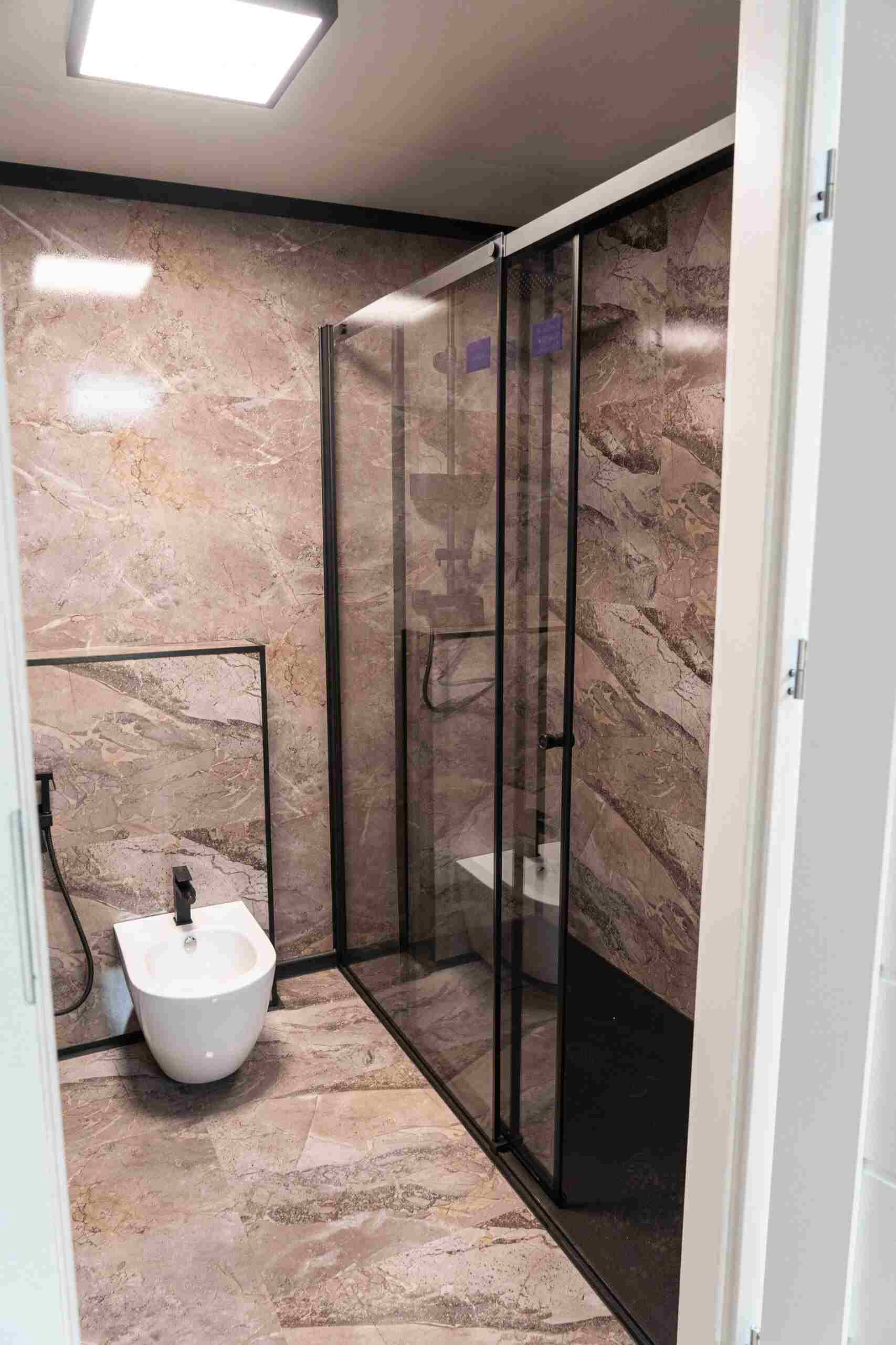 große Dusche Model 12×4